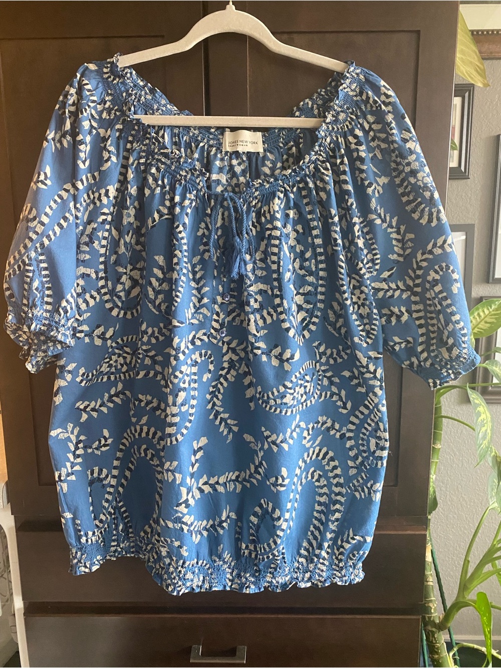 Jones New York medium blue, cream and black pullover top